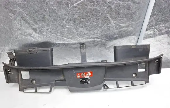 Mercedes-Benz E W212 Radiator trim A2125000455 A0019890803 690108