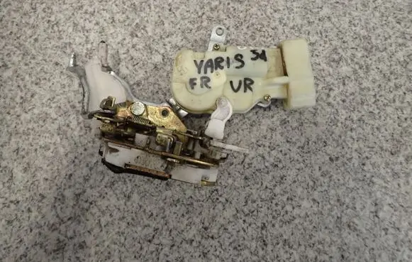 Toyota Yaris Rear door lock 