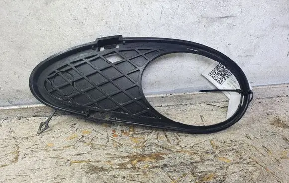 Mercedes-Benz C W203 Front fog light trim/grill A2038850523