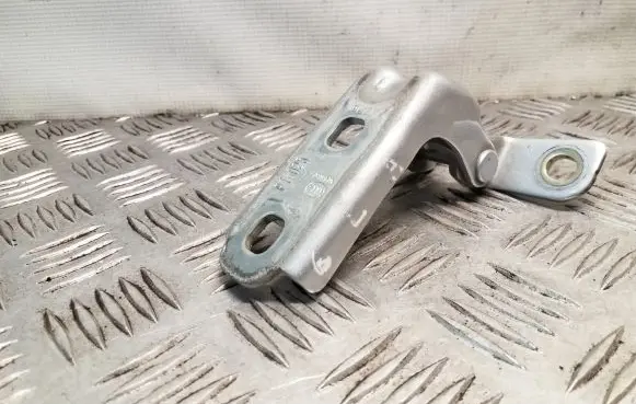 Opel Mokka Rear door lower hinge