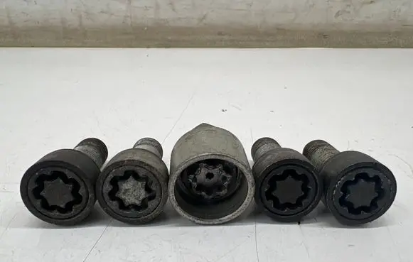 Audi A3 S3 8V Anti-theft wheel nuts and lock 