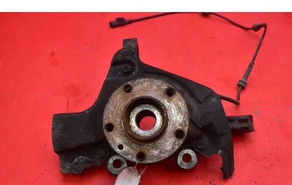 Opel Combo D Front wheel hub spindle knuckle 