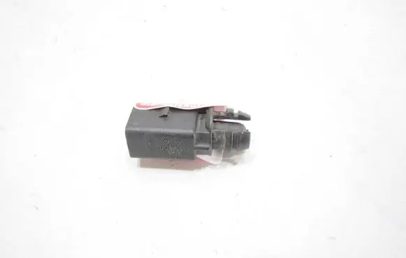 Volkswagen PASSAT B7 Outside/exterior temperature sensor 8Z0820535