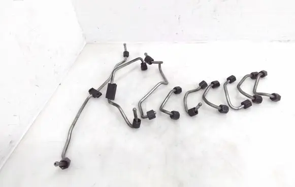 Porsche Cayenne (92A) Fuel injector supply line/pipe 