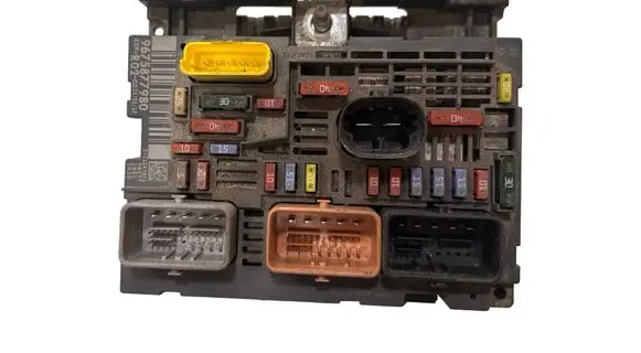 Citroen C5 Fuse box set 9675877980