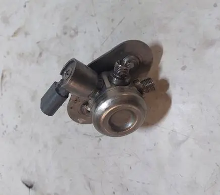 BMW 3 F30 F35 F31 Fuel injection high pressure pump 13517640055