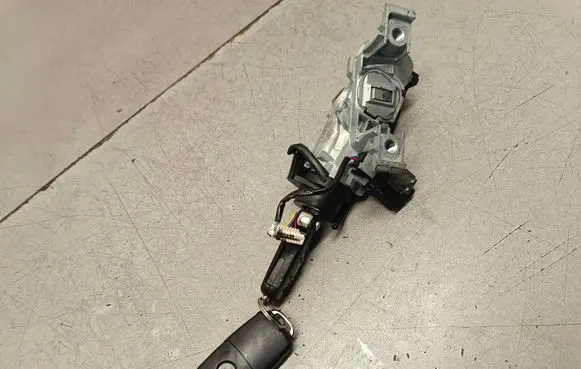 Volkswagen Touran II Ignition lock 1K0905851 0293031251JD
