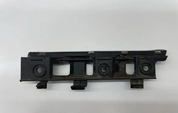 Volkswagen PASSAT B6 Front bumper mounting bracket 3C0807184