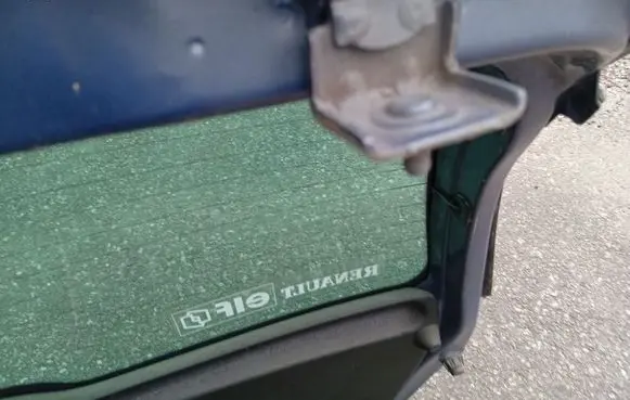 Tailgate/trunk/boot hinge
