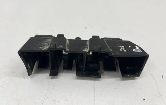 Fender mounting bracket
