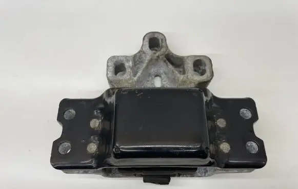 Volkswagen PASSAT B6 Engine mount bracket 1K0199535