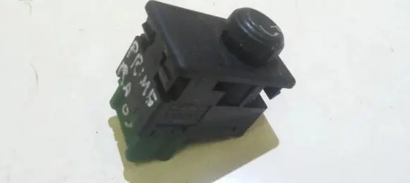 Nissan Primera Wing mirror switch