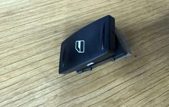 Skoda Octavia Mk2 (1Z) Electric window control switch 1Z0959856
