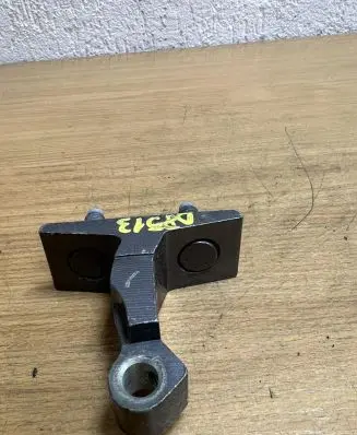 Opel Insignia A Front door lower hinge A046574 D8513