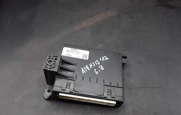 Toyota Avensis T270 Climate control unit 8865005251 MB1777001850