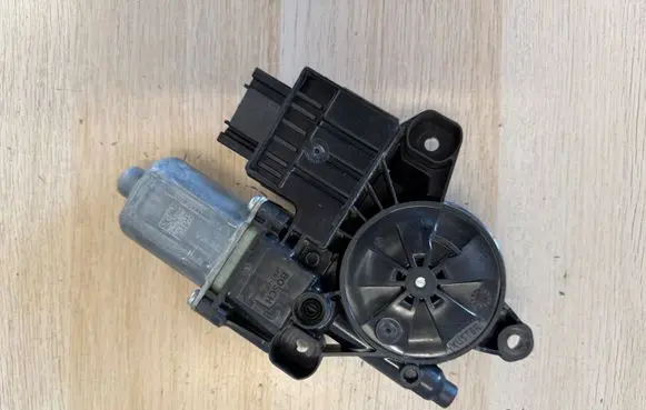 Seat Arona Front door electric window regulator 2Q1959882D