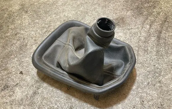 Toyota Hilux (AN120, AN130) Gear lever shifter trim leather/knob 