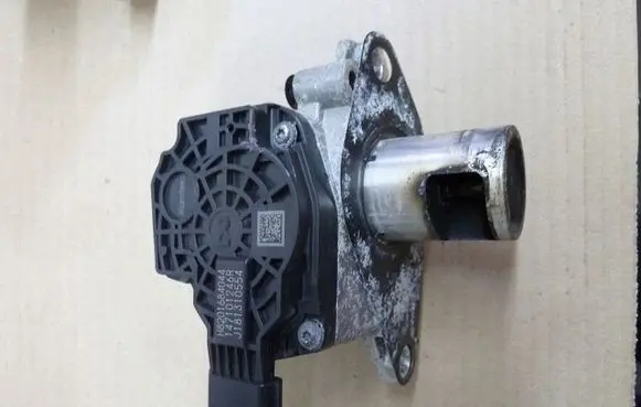 Renault Alaskan EGR valve 8201684044