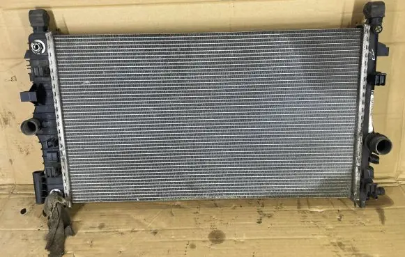 Opel Insignia A Coolant radiator 13241724