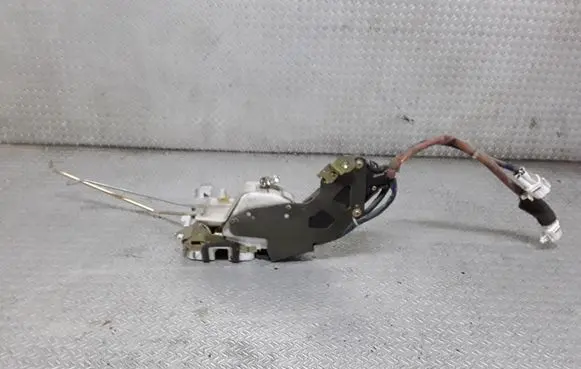 Suzuki Liana Front door lock