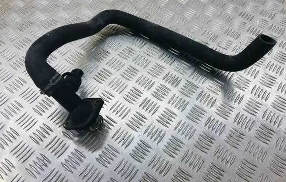 Volkswagen PASSAT B6 Engine coolant pipe/hose 036121121B