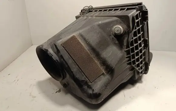 Lancia Thema Air filter box 0111018A