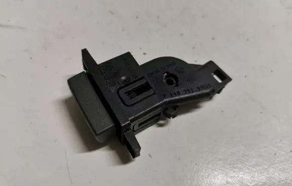 BMW 7 E65 E66 Glove box opening button 71487529