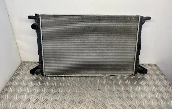 Audi Q7 4M Coolant radiator 8W0121251AB