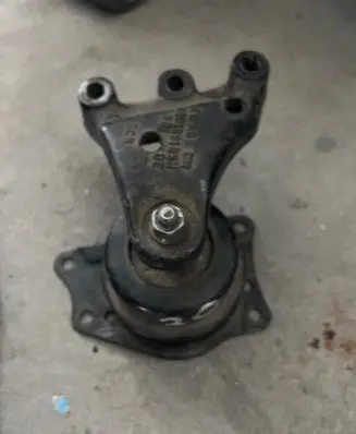 Skoda Fabia Mk1 (6Y) Engine mount bracket 6Q0199185H