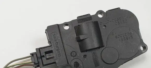 Jaguar XF X250 A/C air flow flap actuator/motor EFB351