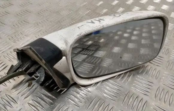 Volkswagen PASSAT B4 Front door electric wing mirror 0017300