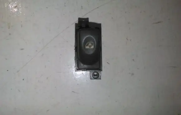 Renault Clio I Windscreen/window heater switch 4799