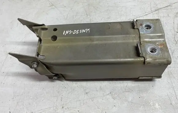 Opel Insignia A Front bumper shock/impact absorber 13235555