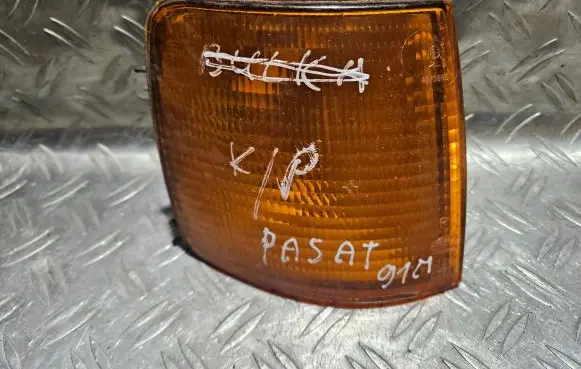 Volkswagen PASSAT B3 Front indicator light 357953050