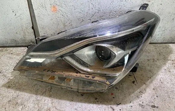 Toyota Yaris Headlight/headlamp 0D1970D198 0D1990D200
