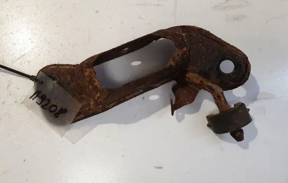 Ford Mondeo Mk III Bracket in trunk/boot 