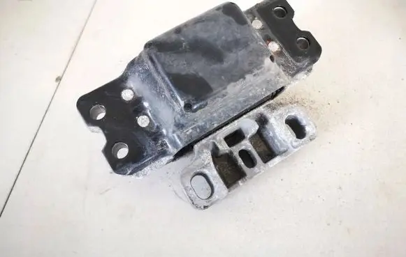 Skoda Octavia Mk2 (1Z) Engine mount bracket