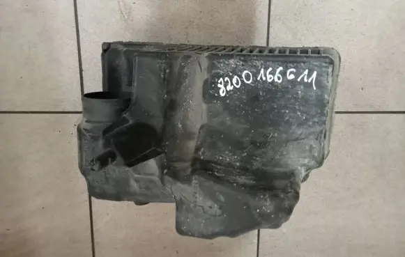 Renault Megane II Air filter box 8200166611 8200254925B