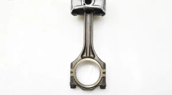 Volkswagen Golf V Piston with connecting rod