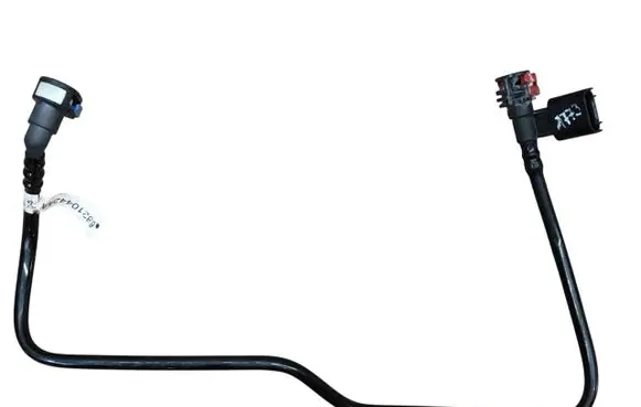 Chrysler Pacifica Fuel injector supply line/pipe 68210442AA
