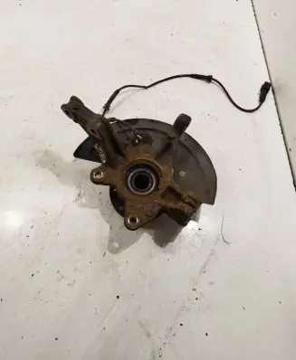 Renault Clio IV Front wheel hub spindle knuckle