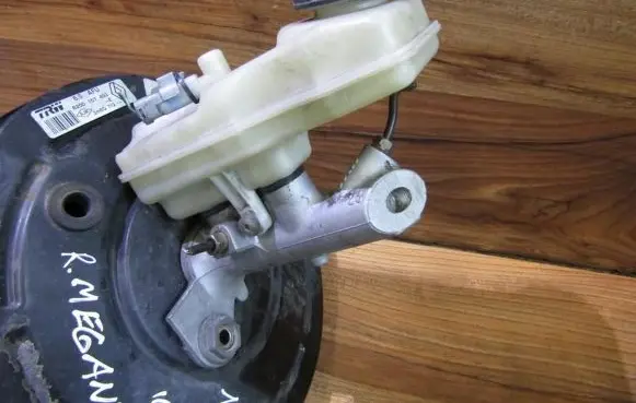 Renault Megane II Master brake cylinder