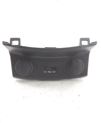 Hyundai i30 USB socket connector 96120A5000 K0HGD69702
