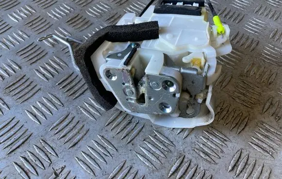 Subaru Forester SH Front door lock 61032SC250