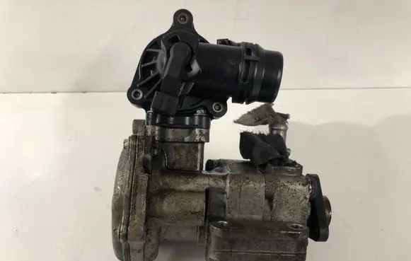 BMW 3 E46 Power steering pump 6756611