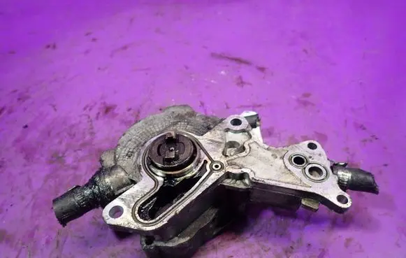 Volkswagen PASSAT B5.5 Vacuum pump 038145209A