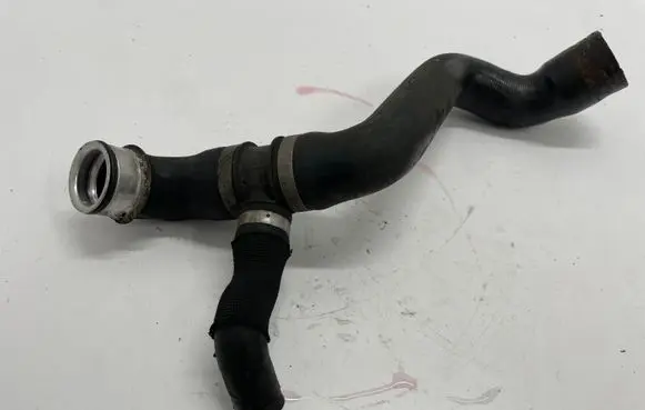 Mercedes-Benz R W251 Engine coolant pipe/hose A2515011582