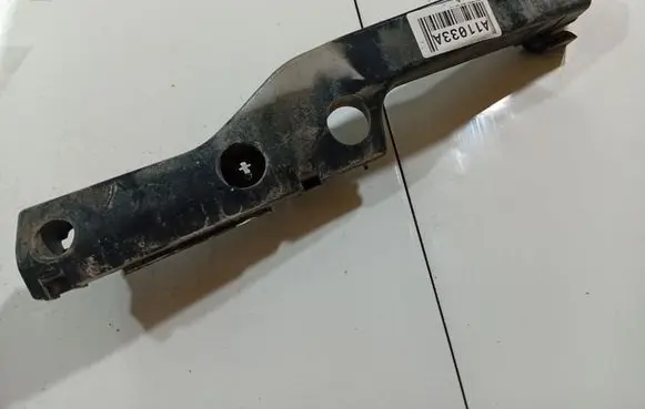 Front bumper mounting bracket