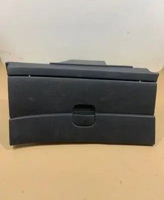 Nissan Qashqai+2 Glove box