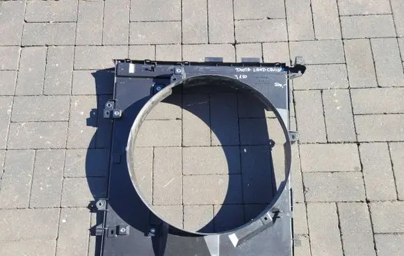 Toyota Land Cruiser (J150) Radiator cooling fan shroud 1671111320